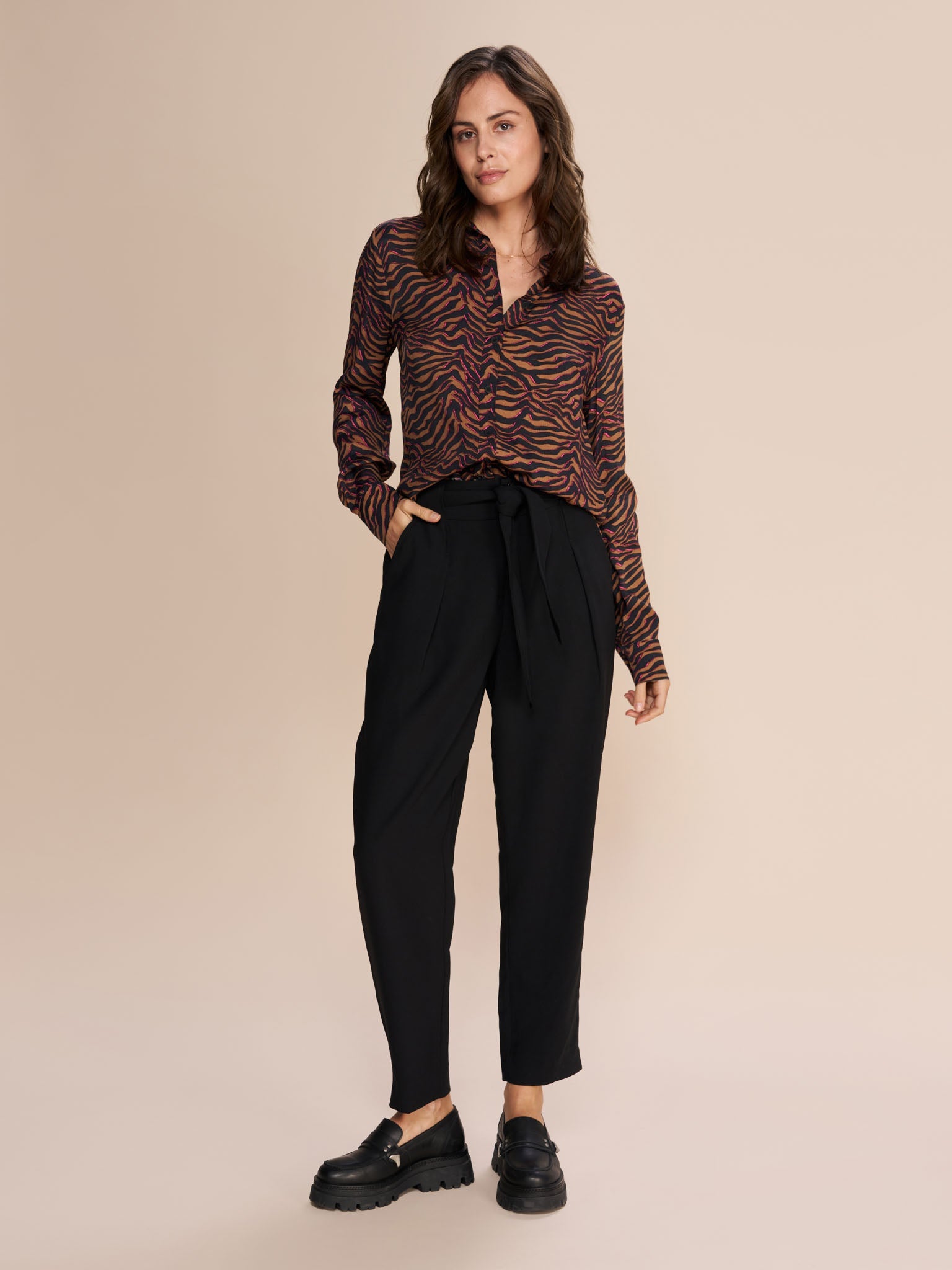 Modelshot / Black / Detail